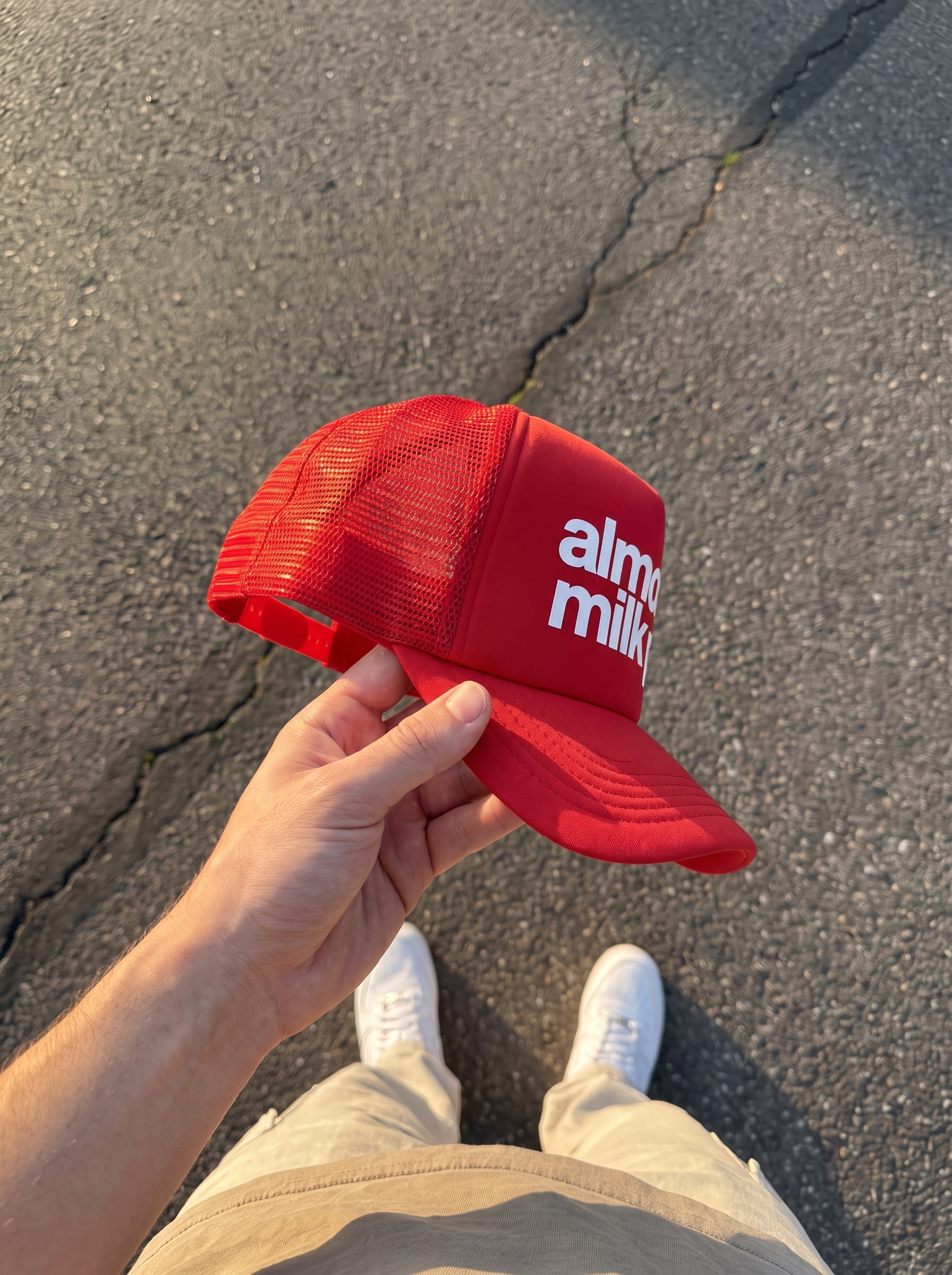 Gorra trucker "almond milk plz" Bean & Brim puesta, estilo streetwear